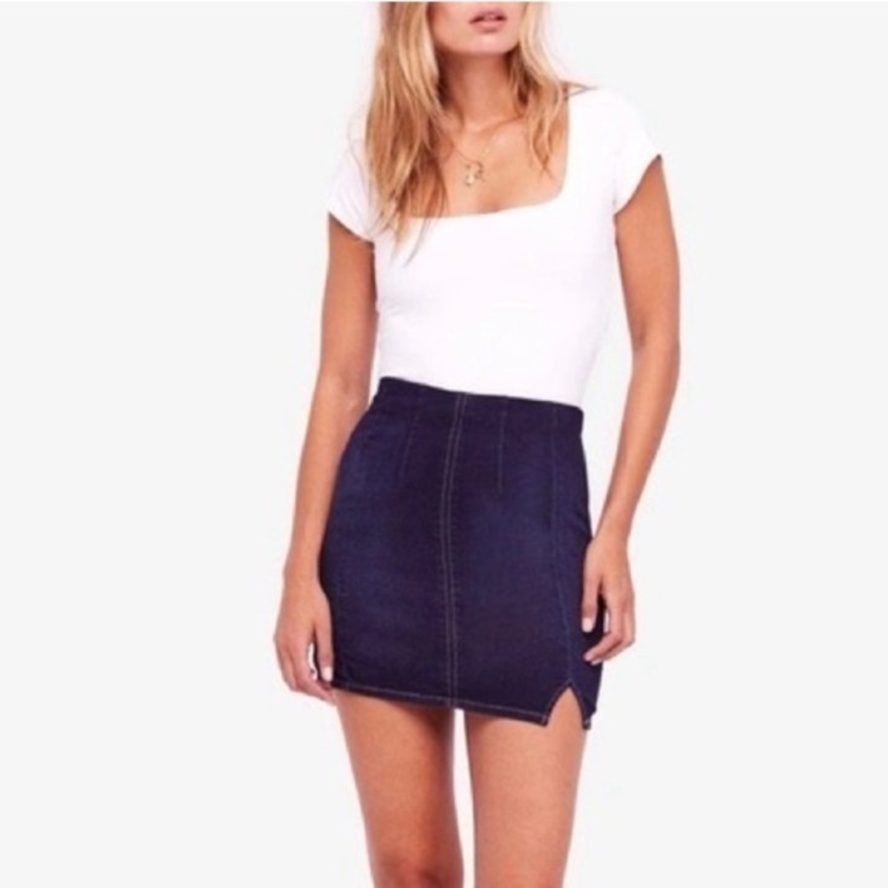Free People Dark Wash Indigo Femme Fatale Denim Mini Skirt EUC XS #1868